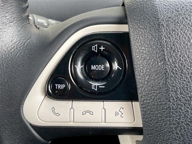 プリウス Ａツーリングセレクション　ビーム　純正ナビ（ＣＤ・ＤＶＤ・ＢＴ・フルセグＴＶ）　純正アルミホイール　純正フロアマット　ドライブレコーダー　レーダークルーズコントロール　バックカメラ　レザーシート　シートヒーター（13枚目）