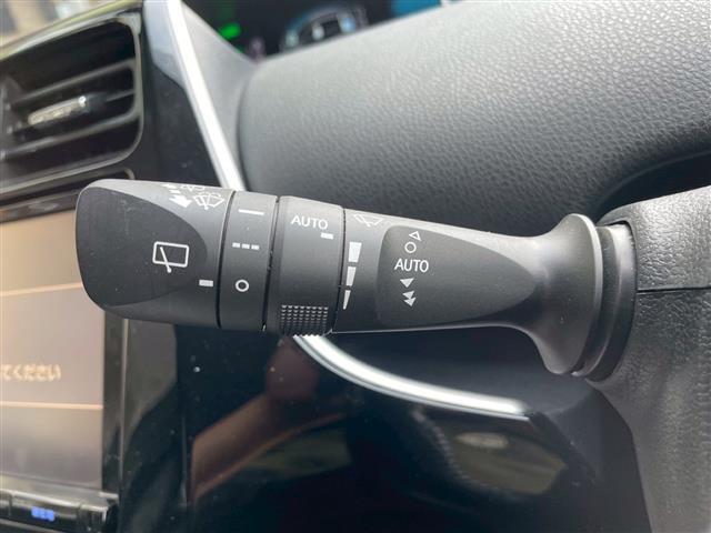 プリウス Ａツーリングセレクション　ビーム　純正ナビ（ＣＤ・ＤＶＤ・ＢＴ・フルセグＴＶ）　純正アルミホイール　純正フロアマット　ドライブレコーダー　レーダークルーズコントロール　バックカメラ　レザーシート　シートヒーター（16枚目）