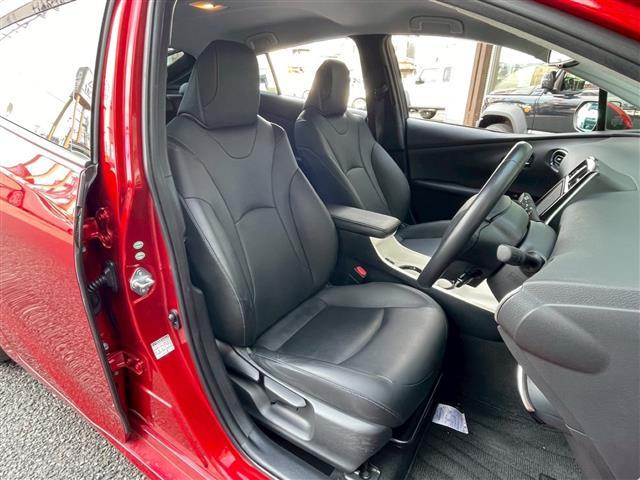 プリウス Ａツーリングセレクション　ビーム　純正ナビ（ＣＤ・ＤＶＤ・ＢＴ・フルセグＴＶ）　純正アルミホイール　純正フロアマット　ドライブレコーダー　レーダークルーズコントロール　バックカメラ　レザーシート　シートヒーター（20枚目）