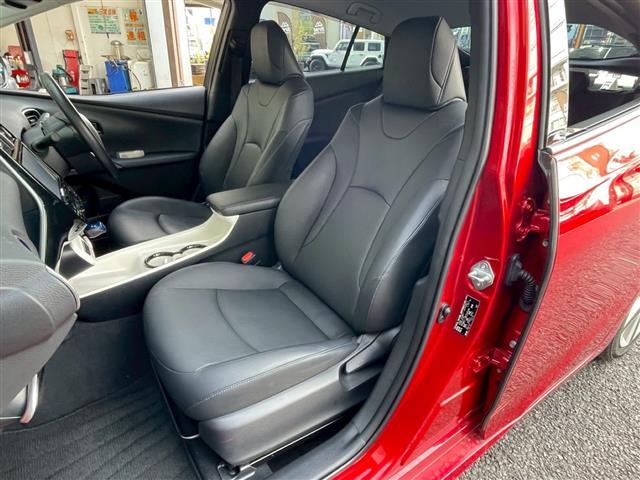 プリウス Ａツーリングセレクション　ビーム　純正ナビ（ＣＤ・ＤＶＤ・ＢＴ・フルセグＴＶ）　純正アルミホイール　純正フロアマット　ドライブレコーダー　レーダークルーズコントロール　バックカメラ　レザーシート　シートヒーター（22枚目）