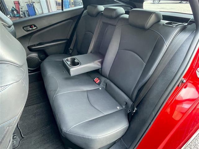 プリウス Ａツーリングセレクション　ビーム　純正ナビ（ＣＤ・ＤＶＤ・ＢＴ・フルセグＴＶ）　純正アルミホイール　純正フロアマット　ドライブレコーダー　レーダークルーズコントロール　バックカメラ　レザーシート　シートヒーター（23枚目）