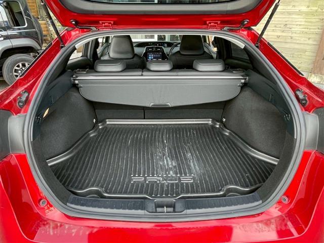 プリウス Ａツーリングセレクション　ビーム　純正ナビ（ＣＤ・ＤＶＤ・ＢＴ・フルセグＴＶ）　純正アルミホイール　純正フロアマット　ドライブレコーダー　レーダークルーズコントロール　バックカメラ　レザーシート　シートヒーター（24枚目）