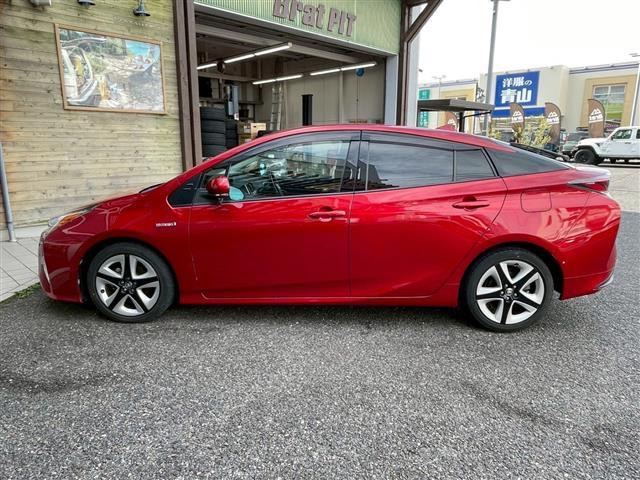 プリウス Ａツーリングセレクション　ビーム　純正ナビ（ＣＤ・ＤＶＤ・ＢＴ・フルセグＴＶ）　純正アルミホイール　純正フロアマット　ドライブレコーダー　レーダークルーズコントロール　バックカメラ　レザーシート　シートヒーター（28枚目）