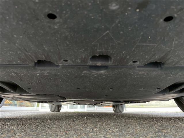 プリウス Ａツーリングセレクション　ビーム　純正ナビ（ＣＤ・ＤＶＤ・ＢＴ・フルセグＴＶ）　純正アルミホイール　純正フロアマット　ドライブレコーダー　レーダークルーズコントロール　バックカメラ　レザーシート　シートヒーター（39枚目）