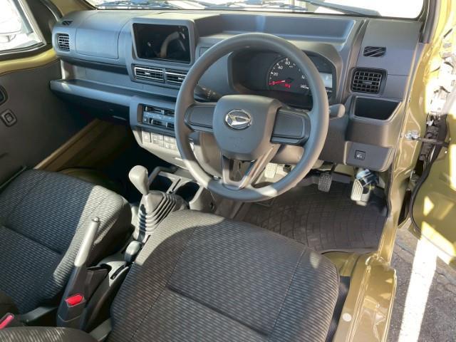 ハイゼットトラック ジャンボ　エクストラ　切替４ＷＤ　アイドリングストップ　クリアランスソナー　デフロック　純正ラバーマット　ドアバイザー　スマートキー　プッシュスタート　ＬＥＤヘッドライト　ＬＥＤ作業灯　オーバーヘッドコンソール（4枚目）