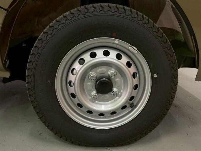 ハイゼットトラック ジャンボ　エクストラ　切替４ＷＤ　アイドリングストップ　クリアランスソナー　デフロック　純正ラバーマット　ドアバイザー　スマートキー　プッシュスタート　ＬＥＤヘッドライト　ＬＥＤ作業灯　オーバーヘッドコンソール（33枚目）