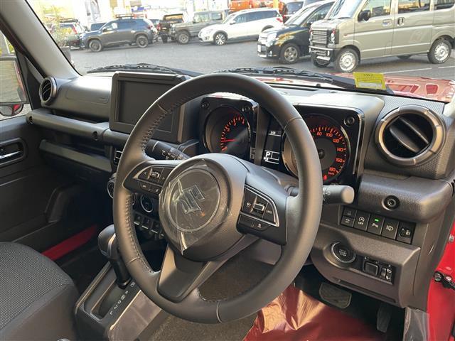 ジムニーノマド ＦＣ　４ＷＤ　シートヒーター（前席）　アイドリングストップ　レーンキープアシスト　衝突被害軽減ブレーキ　コーナーセンサー　純正アルミホイール　レーダークルーズコントロール　ヒルディセントコントロール（4枚目）