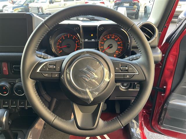 ジムニーノマド ＦＣ　４ＷＤ　シートヒーター（前席）　アイドリングストップ　レーンキープアシスト　衝突被害軽減ブレーキ　コーナーセンサー　純正アルミホイール　レーダークルーズコントロール　ヒルディセントコントロール（5枚目）