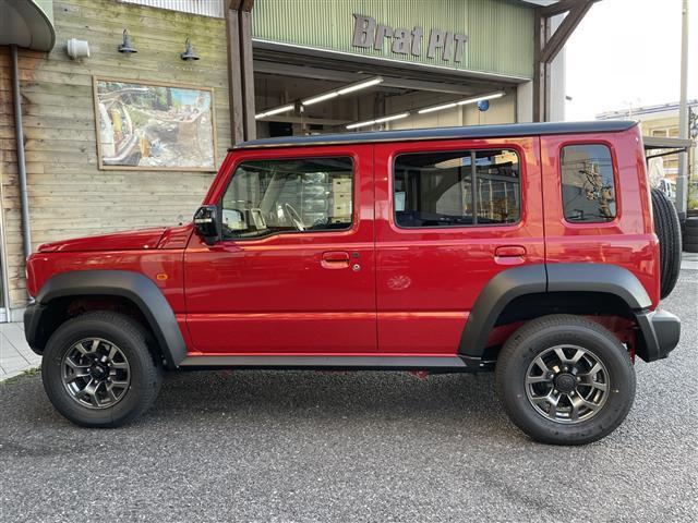 ジムニーノマド ＦＣ　４ＷＤ　シートヒーター（前席）　アイドリングストップ　レーンキープアシスト　衝突被害軽減ブレーキ　コーナーセンサー　純正アルミホイール　レーダークルーズコントロール　ヒルディセントコントロール（27枚目）