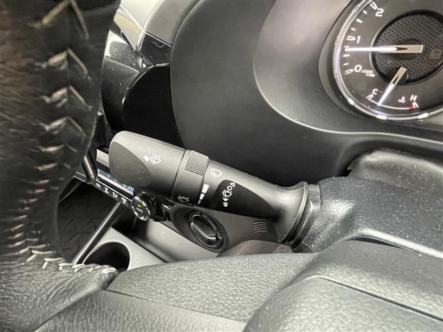 ハイラックス Z 4WD バックカメラ 衝突被害軽減ブレーキ レーダークルーズコントロール レーンキープアシスト リヤデフロック ETC 純正フロアマット 純正アルミホイール コーナーセンサー 盗難防止装置(5枚目)