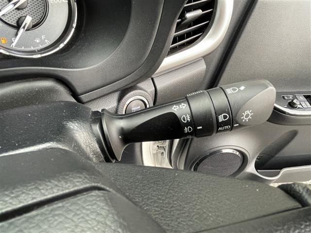 ハイラックス Z 4WD バックカメラ 衝突被害軽減ブレーキ レーダークルーズコントロール レーンキープアシスト リヤデフロック ETC 純正フロアマット 純正アルミホイール コーナーセンサー 盗難防止装置(6枚目)