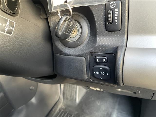 ＦＪクルーザー ブラックカラーパッケージ　純正ナビ（ＣＤ・ＤＶＤ・ＢＴ・ＴＶ）　クルーズコントロール　ドライブレコーダー　横滑り防止装置　リヤデフロック　ＥＴＣ　社外マフラー　盗難防止装置（11枚目）