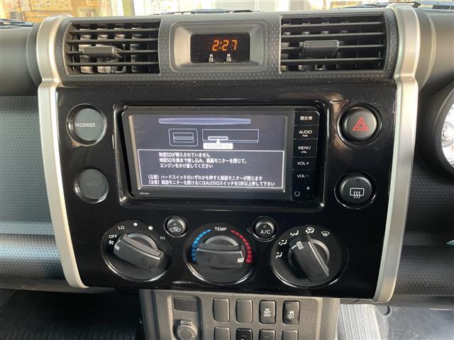 ＦＪクルーザー ブラックカラーパッケージ　純正ナビ（ＣＤ・ＤＶＤ・ＢＴ・ＴＶ）　クルーズコントロール　ドライブレコーダー　横滑り防止装置　リヤデフロック　ＥＴＣ　社外マフラー　盗難防止装置（13枚目）