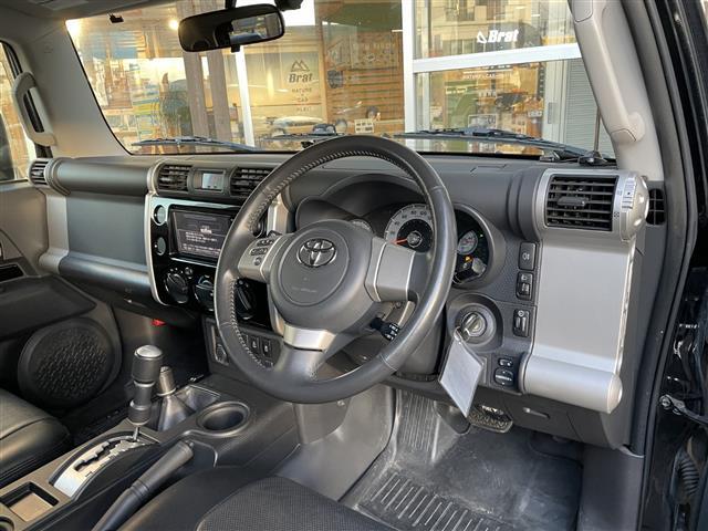 ＦＪクルーザー ブラックカラーパッケージ　純正ナビ（ＣＤ・ＤＶＤ・ＢＴ・ＴＶ）　クルーズコントロール　ドライブレコーダー　横滑り防止装置　リヤデフロック　ＥＴＣ　社外マフラー　盗難防止装置（15枚目）