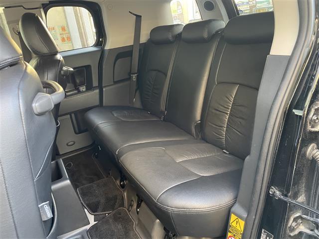 ＦＪクルーザー ブラックカラーパッケージ　純正ナビ（ＣＤ・ＤＶＤ・ＢＴ・ＴＶ）　クルーズコントロール　ドライブレコーダー　横滑り防止装置　リヤデフロック　ＥＴＣ　社外マフラー　盗難防止装置（19枚目）