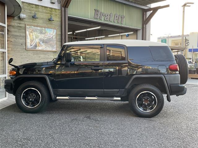 ＦＪクルーザー ブラックカラーパッケージ　純正ナビ（ＣＤ・ＤＶＤ・ＢＴ・ＴＶ）　クルーズコントロール　ドライブレコーダー　横滑り防止装置　リヤデフロック　ＥＴＣ　社外マフラー　盗難防止装置（26枚目）