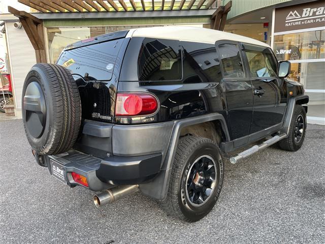 ＦＪクルーザー ブラックカラーパッケージ　純正ナビ（ＣＤ・ＤＶＤ・ＢＴ・ＴＶ）　クルーズコントロール　ドライブレコーダー　横滑り防止装置　リヤデフロック　ＥＴＣ　社外マフラー　盗難防止装置（32枚目）