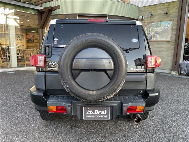 ＦＪクルーザー ブラックカラーパッケージ　純正ナビ（ＣＤ・ＤＶＤ・ＢＴ・ＴＶ）　クルーズコントロール　ドライブレコーダー　横滑り防止装置　リヤデフロック　ＥＴＣ　社外マフラー　盗難防止装置（33枚目）