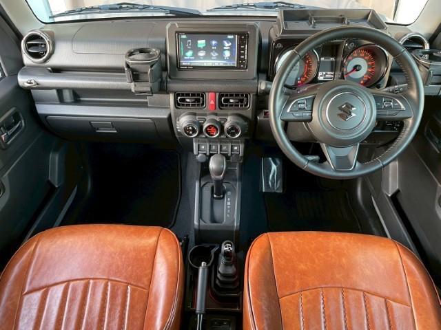 ジムニーシエラ JC BFグッドリッチ DAMD グリルエンブレム 16AW レイズ 社外フロントグリル 社外サイドステップ レザー調シートカバー 後付けドリンクホルダー 後席天井ラック レーンアシスト 衝突軽減装置(2枚目)