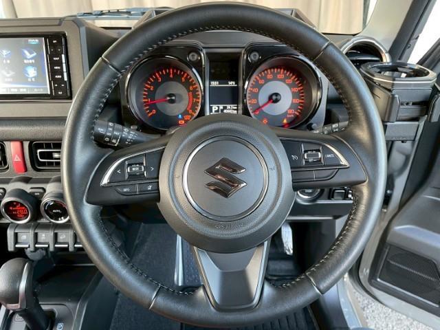 ジムニーシエラ JC BFグッドリッチ DAMD グリルエンブレム 16AW レイズ 社外フロントグリル 社外サイドステップ レザー調シートカバー 後付けドリンクホルダー 後席天井ラック レーンアシスト 衝突軽減装置(4枚目)