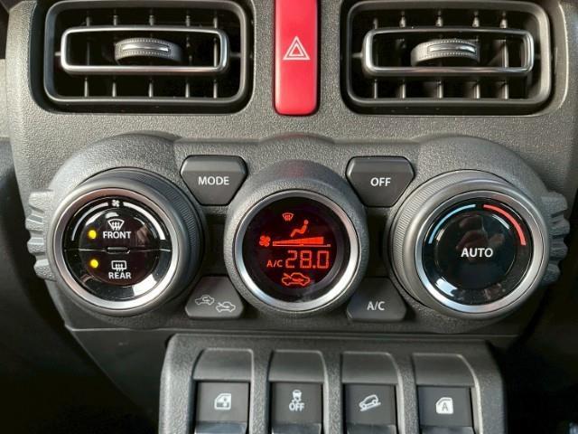 ジムニーシエラ JC BFグッドリッチ DAMD グリルエンブレム 16AW レイズ 社外フロントグリル 社外サイドステップ レザー調シートカバー 後付けドリンクホルダー 後席天井ラック レーンアシスト 衝突軽減装置(8枚目)