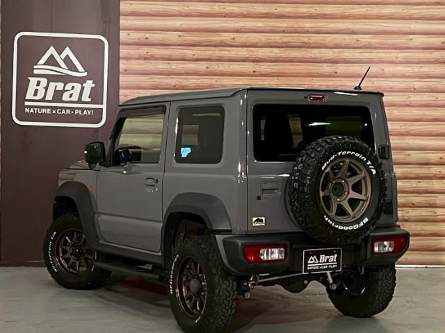 ジムニーシエラ JC BFグッドリッチ DAMD グリルエンブレム 16AW レイズ 社外フロントグリル 社外サイドステップ レザー調シートカバー 後付けドリンクホルダー 後席天井ラック レーンアシスト 衝突軽減装置(28枚目)