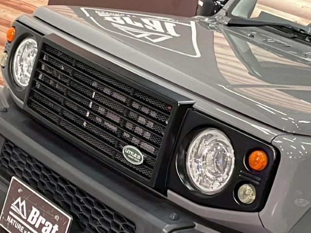 ジムニーシエラ JC BFグッドリッチ DAMD グリルエンブレム 16AW レイズ 社外フロントグリル 社外サイドステップ レザー調シートカバー 後付けドリンクホルダー 後席天井ラック レーンアシスト 衝突軽減装置(33枚目)