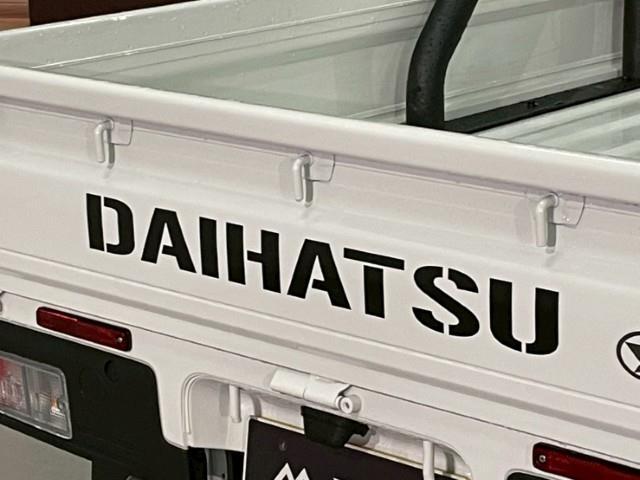 ハイゼットトラック ジャンボ　エクストラ　１４ＡＷ　マッドバーンＸＲ８００Ｍ　マックストレックエクストリームＲ／Ｔ　リフトアップキット　フロントアンダーガード　ロールバー　リアゲートデカール　ＬＥＤヘッドライト　オーバーヘッドコンソール（39枚目）