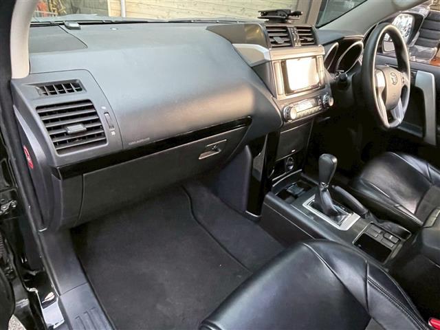 ランドクルーザープラド ＴＸ　バックカメラ　ＥＴＣ　ＲＡＹＳ　アルミホイール　ＢＦＧｏｏｄｒｉｃｈ　タイヤ　ＭＴモード付　フロントフォグ　ハーフレザーシート　サイドバイザー（18枚目）