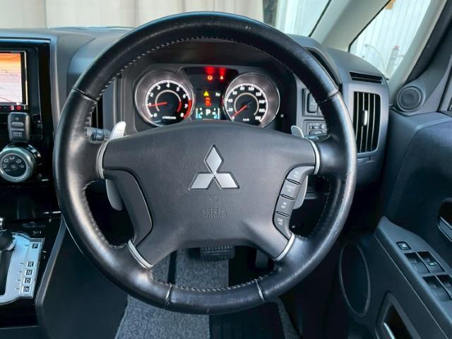 デリカＤ：５ Ｇ　パワーパッケージ　１６ＡＷ　デルタフォース　ＢＦグッドリッチ　ボンネットエンブレム　ルーフラック　マフラー　ＴＧＳマッドガード　グリルガード　ワイドドアバイザー　パドルシフト　チルトステアリング　ウィンカーミラー（9枚目）