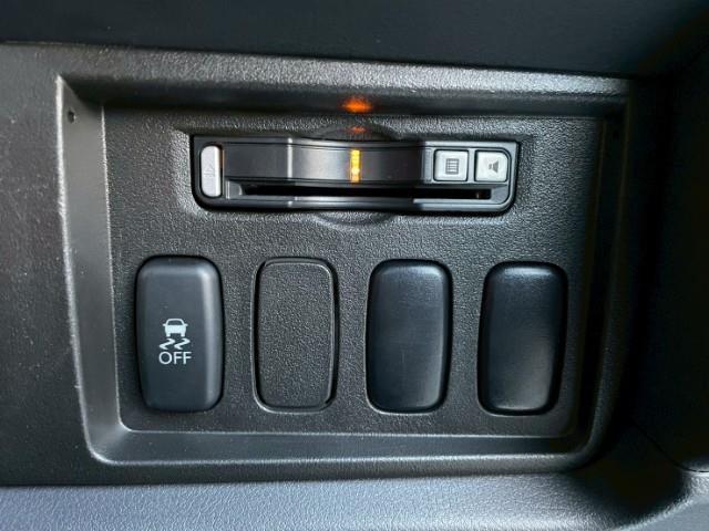 デリカＤ：５ Ｇ　パワーパッケージ　１６ＡＷ　デルタフォース　ＢＦグッドリッチ　ボンネットエンブレム　ルーフラック　マフラー　ＴＧＳマッドガード　グリルガード　ワイドドアバイザー　パドルシフト　チルトステアリング　ウィンカーミラー（11枚目）