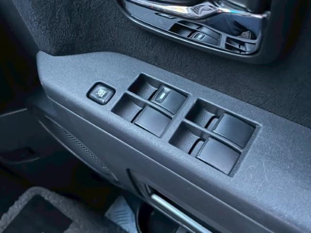 デリカＤ：５ Ｇ　パワーパッケージ　１６ＡＷ　デルタフォース　ＢＦグッドリッチ　ボンネットエンブレム　ルーフラック　マフラー　ＴＧＳマッドガード　グリルガード　ワイドドアバイザー　パドルシフト　チルトステアリング　ウィンカーミラー（12枚目）