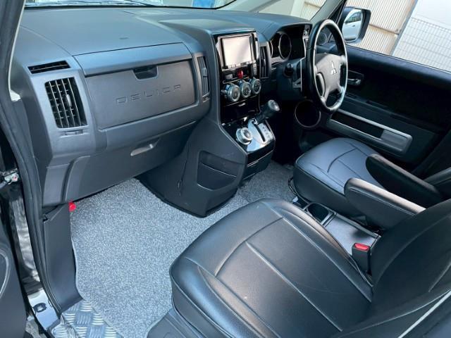 デリカＤ：５ Ｇ　パワーパッケージ　１６ＡＷ　デルタフォース　ＢＦグッドリッチ　ボンネットエンブレム　ルーフラック　マフラー　ＴＧＳマッドガード　グリルガード　ワイドドアバイザー　パドルシフト　チルトステアリング　ウィンカーミラー（17枚目）