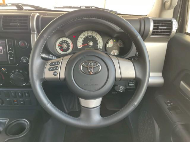 ＦＪクルーザー ブラックカラーパッケージ　１７ＡＷ　ＷｅｄｓマッドヴァンスＸタイプＦ　ＢＦグッドリッチＡ／Ｔ　ＫＯ３　ルーフラック　２インチリフトアップキット　ＬＥＤスモークウィンカー　純正フロアマット　純正ＨＤＤナビ　フルセグ　バックカメラ（6枚目）