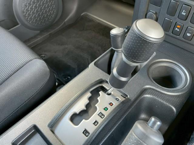 ＦＪクルーザー ブラックカラーパッケージ　１７ＡＷ　ＷｅｄｓマッドヴァンスＸタイプＦ　ＢＦグッドリッチＡ／Ｔ　ＫＯ３　ルーフラック　２インチリフトアップキット　ＬＥＤスモークウィンカー　純正フロアマット　純正ＨＤＤナビ　フルセグ　バックカメラ（11枚目）