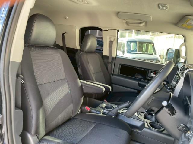 ＦＪクルーザー ブラックカラーパッケージ　１７ＡＷ　ＷｅｄｓマッドヴァンスＸタイプＦ　ＢＦグッドリッチＡ／Ｔ　ＫＯ３　ルーフラック　２インチリフトアップキット　ＬＥＤスモークウィンカー　純正フロアマット　純正ＨＤＤナビ　フルセグ　バックカメラ（24枚目）