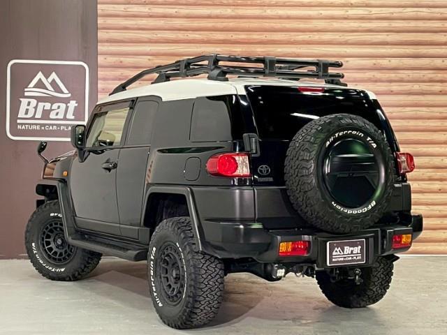 ＦＪクルーザー ブラックカラーパッケージ　１７ＡＷ　ＷｅｄｓマッドヴァンスＸタイプＦ　ＢＦグッドリッチＡ／Ｔ　ＫＯ３　ルーフラック　２インチリフトアップキット　ＬＥＤスモークウィンカー　純正フロアマット　純正ＨＤＤナビ　フルセグ　バックカメラ（33枚目）