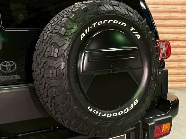 ＦＪクルーザー ブラックカラーパッケージ　１７ＡＷ　ＷｅｄｓマッドヴァンスＸタイプＦ　ＢＦグッドリッチＡ／Ｔ　ＫＯ３　ルーフラック　２インチリフトアップキット　ＬＥＤスモークウィンカー　純正フロアマット　純正ＨＤＤナビ　フルセグ　バックカメラ（37枚目）