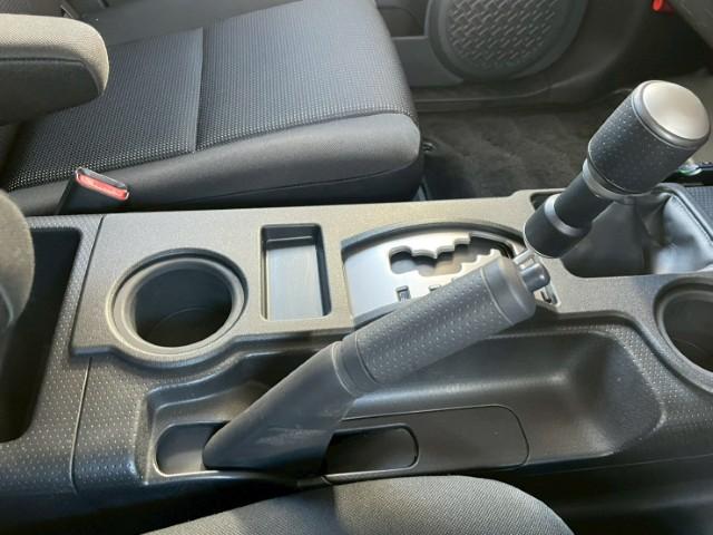 ＦＪクルーザー ブラックカラーパッケージ　１７ＡＷ　ＷｅｄｓマッドヴァンスＸタイプＦ　ＢＦグッドリッチＡ／Ｔ　ＫＯ３　ルーフラック　２インチリフトアップキット　ＬＥＤスモークウィンカー　純正フロアマット　純正ＨＤＤナビ　フルセグ　バックカメラ（65枚目）