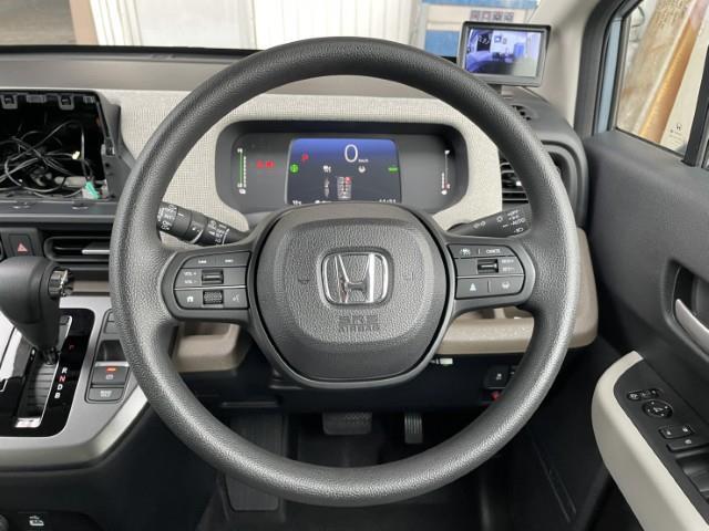 フリード ｅ：ＨＥＶエアー　ＤＡＭＤ　アイソレーターフェイスキット　エスペリア　リフトアップキット　モンスタＲ／Ｔハイブリッド　オートマチックハイビーム　レーンキープアシスト　両側パワースライドドア　レーダークルーズ（4枚目）