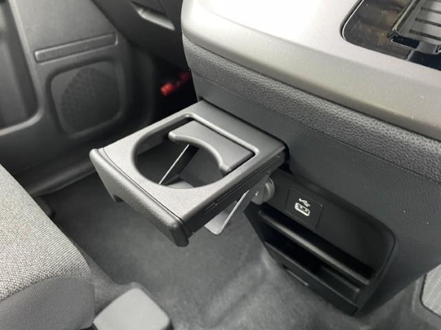 フリード ｅ：ＨＥＶエアー　ＤＡＭＤ　アイソレーターフェイスキット　エスペリア　リフトアップキット　モンスタＲ／Ｔハイブリッド　オートマチックハイビーム　レーンキープアシスト　両側パワースライドドア　レーダークルーズ（8枚目）