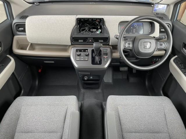 フリード ｅ：ＨＥＶエアー　ＤＡＭＤ　アイソレーターフェイスキット　エスペリア　リフトアップキット　モンスタＲ／Ｔハイブリッド　オートマチックハイビーム　レーンキープアシスト　両側パワースライドドア　レーダークルーズ（42枚目）