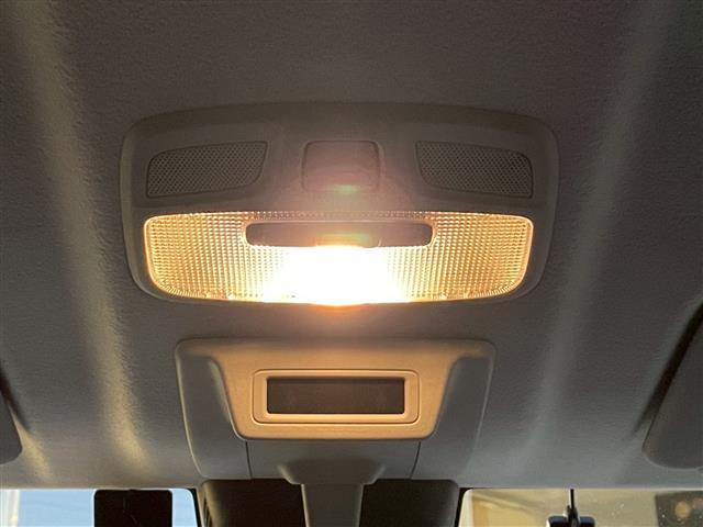 ジムニー ＸＣ　レーンキープアシスト　盗難防止装置　オートマチックハイビーム　ＳＤナビ（ＣＤ・ＤＶＤ・ＢＴ・フルセグＴＶ）　ドライブレコーダー　純正フロアマット　ＬＥＤヘッドライト　オートライト　フロントフォグ（4枚目）