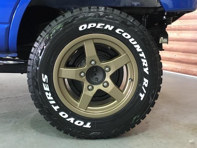XC ワンオーナー 切替4WD ターボ リフトアップ 純正オーディオ 電動格納ミラーフォグランプ ミラーヒーター ルーフレール 純正フロアマット キーレス フォーバイフォーエンジニアリング16インチAW(24枚目)