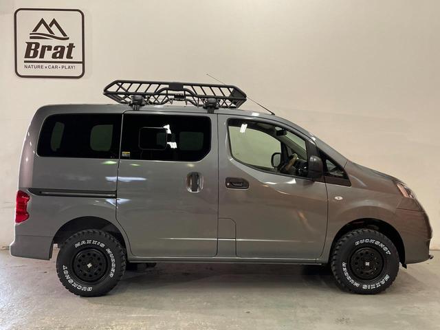 ＮＶ２００バネットバン ＧＸ　４ＷＤ　Ｂｒａｔ新車コンプリートカスタム　ＢｒａｔオリジナルリフトＵＰコイル　エクストリームＪ１４ＡＷ　バックショットＭ／Ｔ　Ｖモーショングリル　コンビステア　ルーフラック　ブルバー　インテリキー（44枚目）