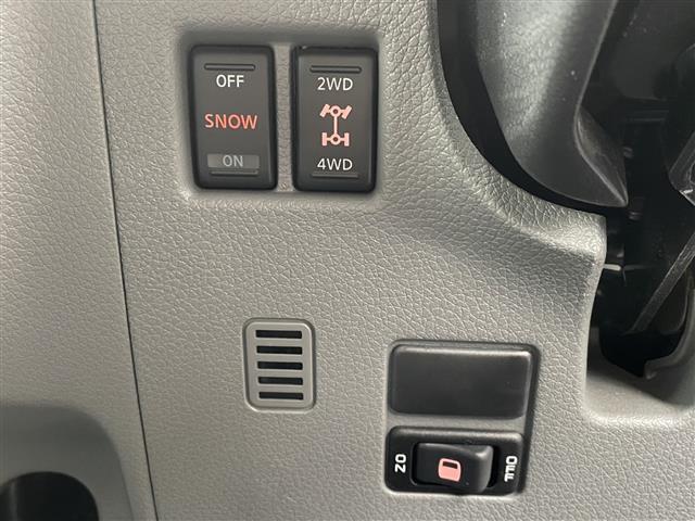 ＮＶ３５０キャラバンバン 　ワンオーナー　切替４ＷＤ　片パワースライドドア　ナビ連動アラウンドビューモニター　社外９インチフローティングナビ　前方ドライブレコーダー　衝突軽減ブレーキ　リアクーラー＆ヒーター　純正フロアマット（8枚目）