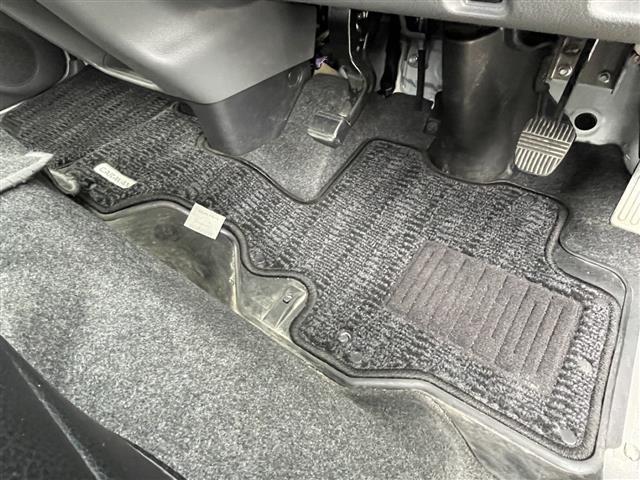 ＮＶ３５０キャラバンバン 　ワンオーナー　切替４ＷＤ　片パワースライドドア　ナビ連動アラウンドビューモニター　社外９インチフローティングナビ　前方ドライブレコーダー　衝突軽減ブレーキ　リアクーラー＆ヒーター　純正フロアマット（13枚目）
