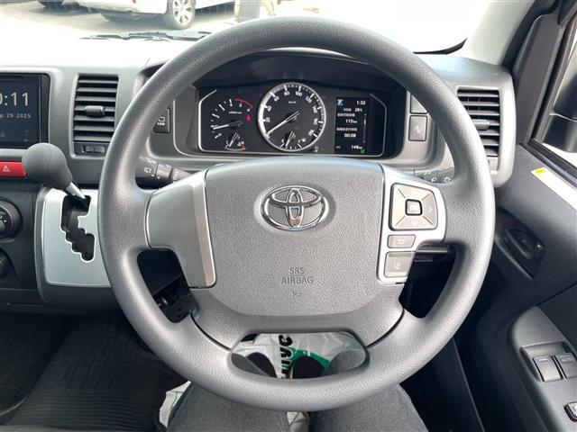 ハイエースバン ロングDX GLパッケージ 純正フロアマット スペアキ― パノラミックビューモニター デジタルインナーミラー リヤクーラー リヤヒーター 片側スライドドア 純正ドアバイザー 横滑り防止装置 衝突軽減ブレーキ レーンキープアシスト(18枚目)