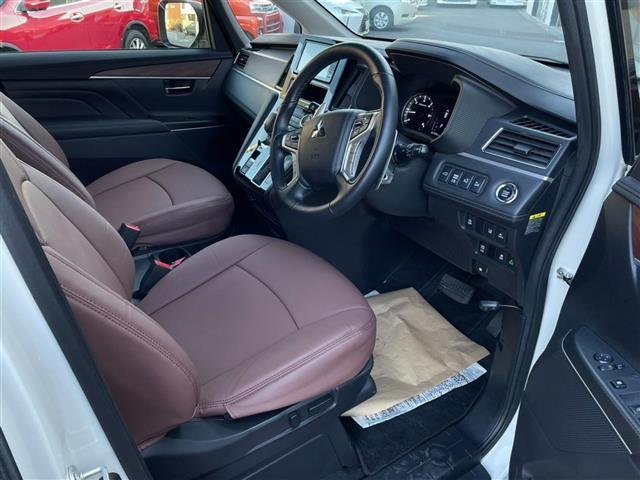 デリカD:5 リフトアップ ルーフラック シートカバー ブルバー オーバーフェンダー ブレーキホールド オートステップ 前後ドライブレコーダー 全方位カメラ ETC 運転席パワーシート 前席シートヒーター(5枚目)