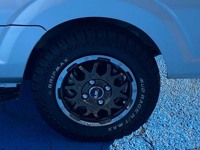 4WD マニュアル バイザー ゴムマット 社外アルミホイール スタッドレスタイヤ付き ラジオ(26枚目)